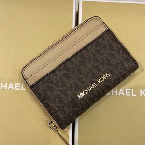 Michael Kors Jet Set Travel Medium Zip Around Card Case Bisque